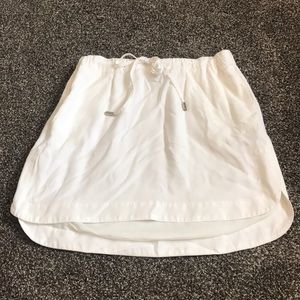 White, sporty skirt